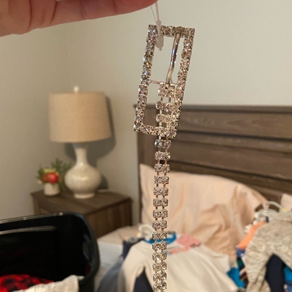 NWT womens rhinestone belt- 35 inches total - Picture 3 of 6